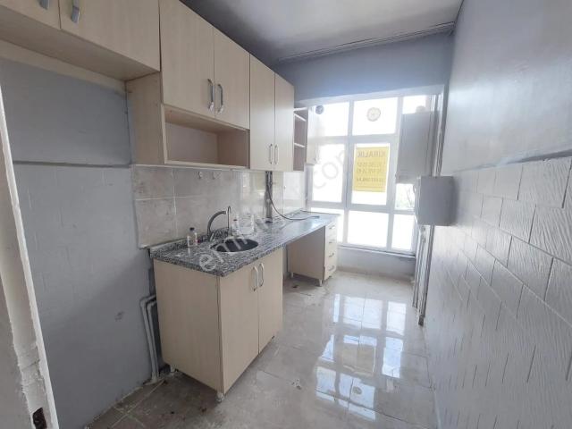 Şeref Emlak Meydana Yakın Kiralık Daire 25.000 Tl