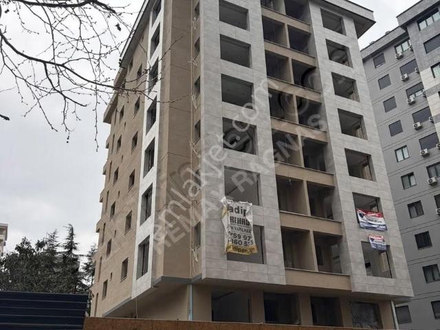 Erenköy Mithat Süer Sokak'ta Kiralık Dükkan