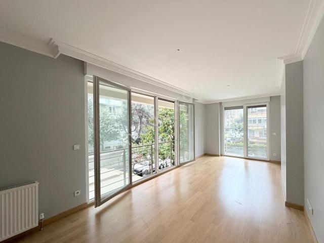 Erenköy'de Satılık 3+1 Daire: Cadde & Marmaray Yakını, 85m²