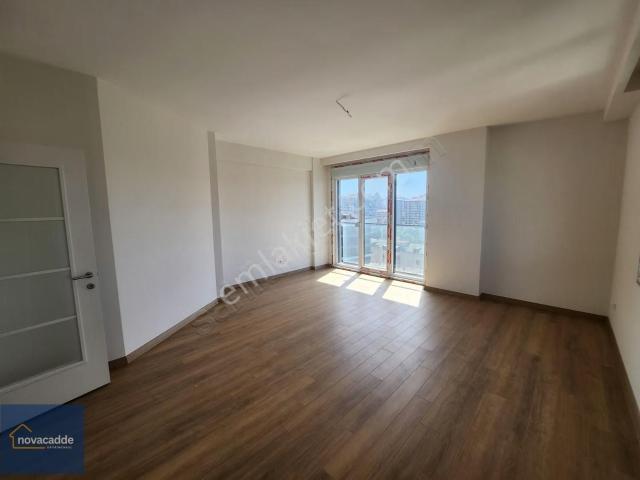 Erenköyde Yeni Binada Merkezi Lokasyonda Geniş 2+1 Daire