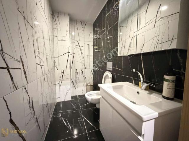 Erenler Mahallesinde Satılık Ön Cephe 1+0 58 M2 Eşyalı Ofis