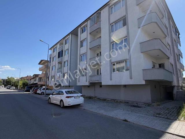 Erenler'de Kiralık: 3+1 Daire, 110m², Belediye Yakını