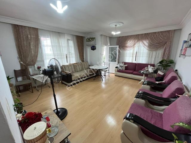 Ergünden Cumhuriyette Ana Yola Yakıniçi Yapılı Satılık 3+1 Daire