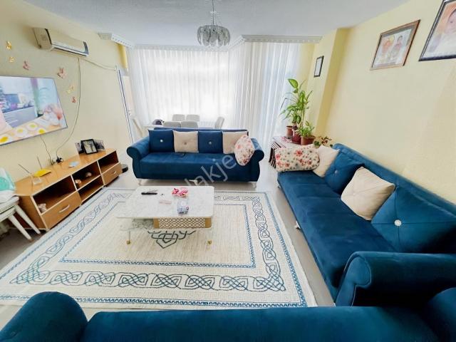 Ergünden Kültürde Satılık Cadde Üzeri Yapılı 3+1 Daire