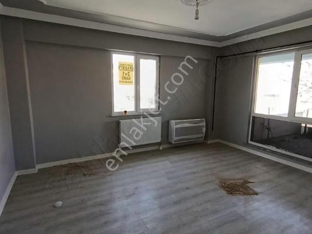 Ergene Cumhuriyet Mahallesinde Satılık 2+1 Giriş Kat Daire