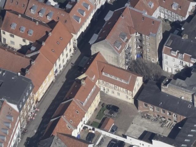 Erhvervslejemål i charmerende ejendom med historiske detaljer