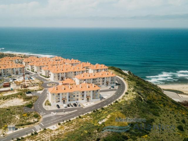 ERICEIRA T2 COM DUAS VARANDAS E VISTA DE MAR !