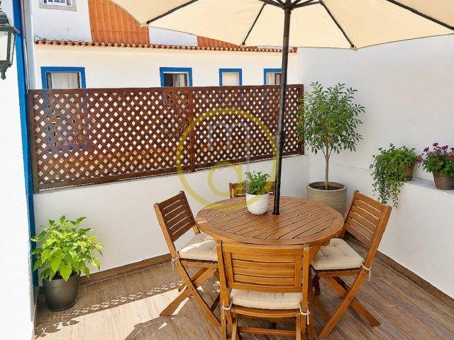 ERICEIRA CENTER DUPLEX T2 unfurnished with 2wc. TERRACE
