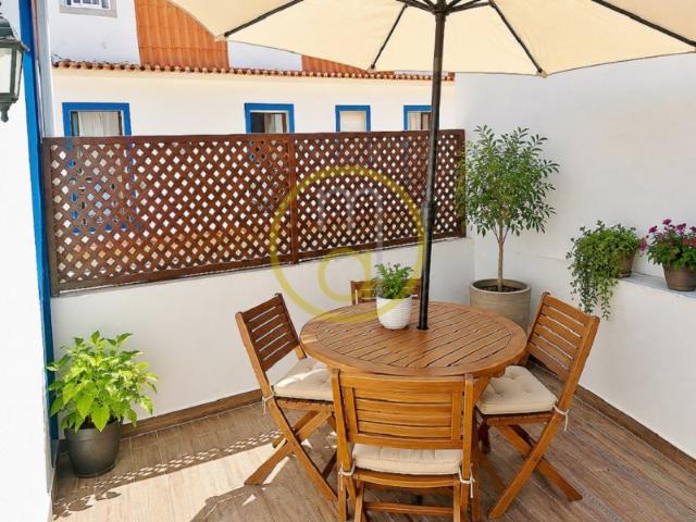 ERICEIRA CENTRO DUPLEX T2 sem móveis com 2wc. TERRAÇO