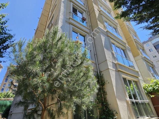 Şerifali Mah. En Gözde Butik Binası Alya Apartment'de 1.kat 3+1