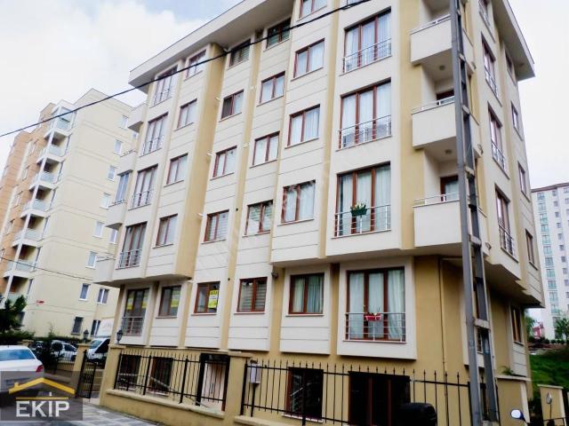 Şerifali'de 130m² 4+1 Ters Dubleks Satılık Daire