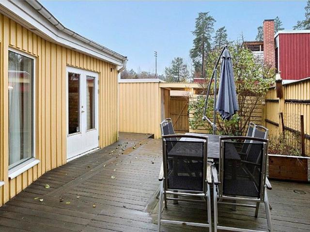 Erikslundsvägen, Täby