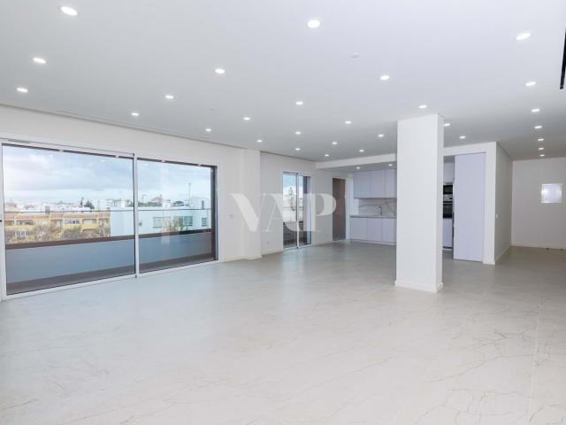 Eriluc Apartamento T3 moderno com varanda em Quarteira 158m² Quarteira
