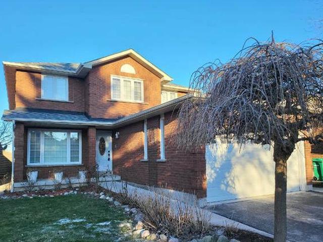 Erin Mills 5 bedroom 4 bath double garage finished basement