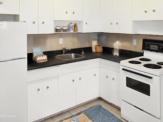 Erin Place 1 Bedroom Apartment for Rent at 11828 105 St Nw, Edmonton, AB T5G 2N2 Westwood