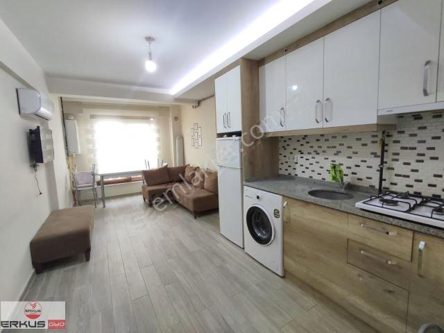 Erkuş Gayrimenkul'den Sağlık Hastanesine Yakın 1+1 Eşyalı Apart