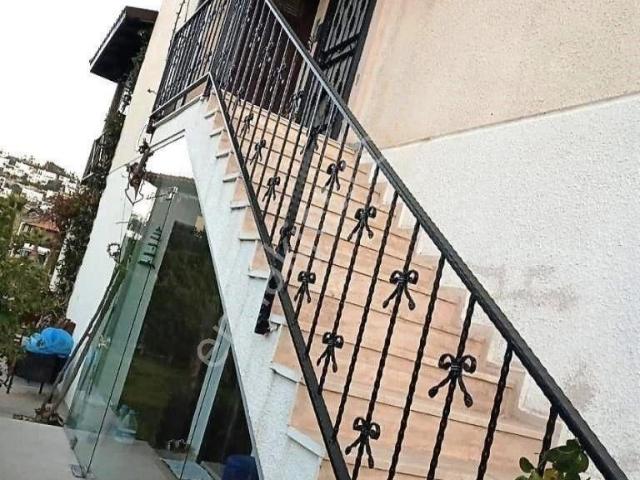 Erkutun'dan, Muğla Bodrum, Kadıkalesi Özel Plajlı Ekin Life Sitesi'nde Bakımlı, Satılık Villa Katı
