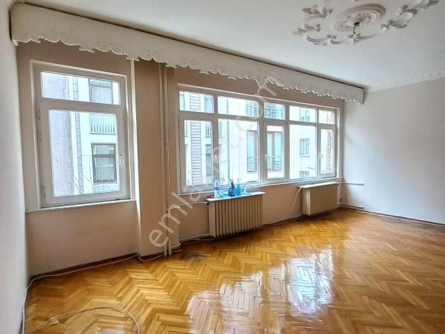 Erkutun'dan Nişantaşı Akkirman'da Valikonağı Cd Yakınında 3+1 Kiralık Daire