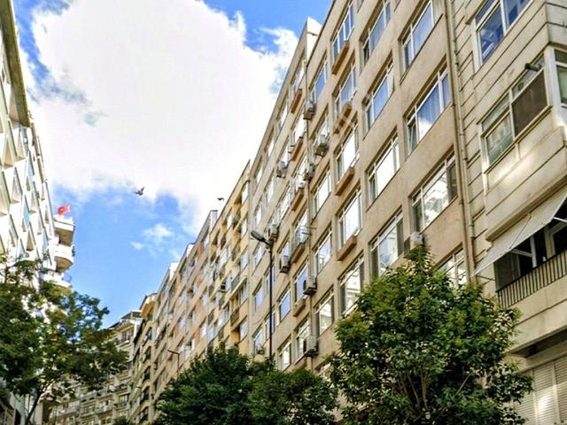 Erkutun'dan, Hüsrevgerede Caddesi Sonunda Asansörlü Binada 3.kat, Yenilenmiş 2+1 Kiralık Daire