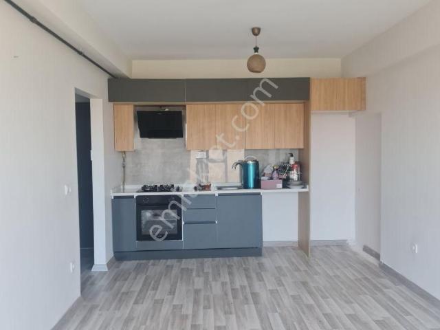 Çerkezköy Tepe Mevkide Kiralık Site İçi 1+1 Daire.