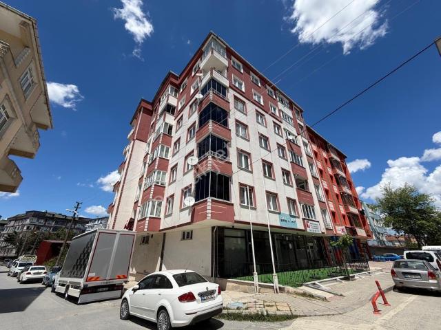 Çerkezköy’de merkezi Konum geniş Ve Ferah köşe Binada 2+1 Ara Kat