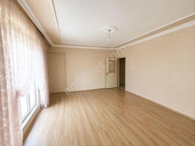 Çerkezköy Fatih Mah.de 3+1, 140 M², 2 Banyo, 3 Wc, 2 Balkonlu