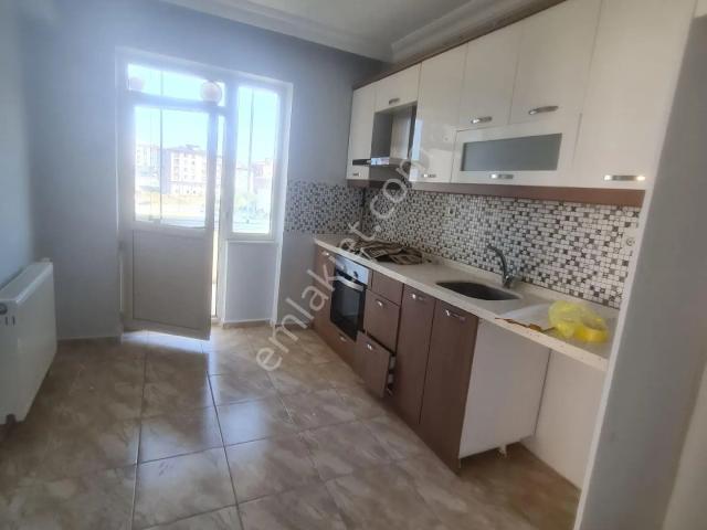 Çerkezköy G.m.k.p Mah.salı Pazarı Mevkide Satılık 3+1.