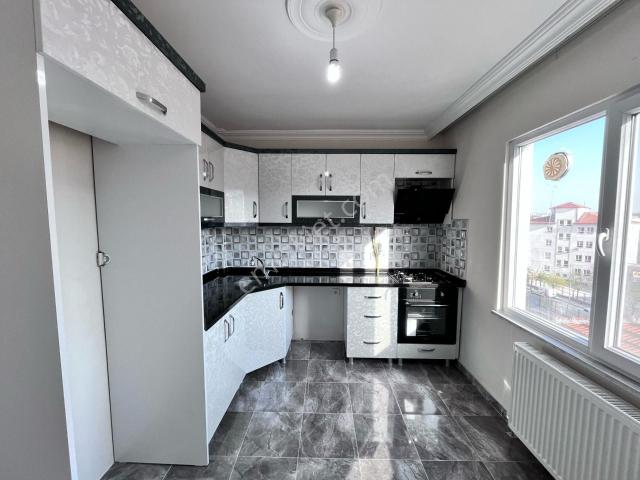 Çerkezköy Gazi Osman Paşa Mah'de İrmet Hastane Hemen Arkası Kiralık 2+1