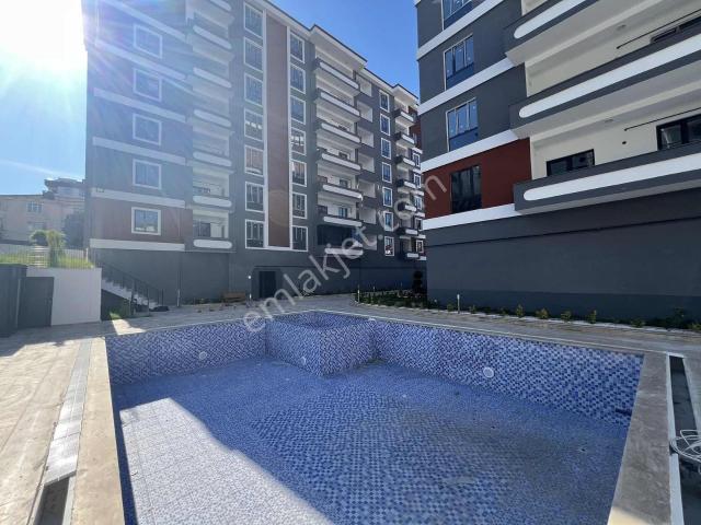 Çerkezköy İstasyon Mah. Havuzlu Site İçi Lüx 2+1