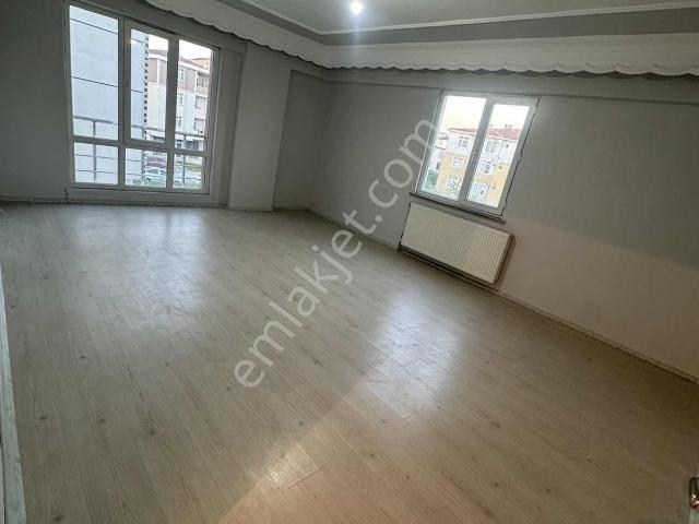 Çerkezköy Küba Cami Yanında 1 Kat 2+1 Altında Daire Var