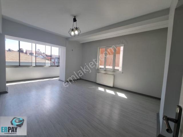 Erpay Gayrimenkul'den Merkezi Konum 100m2 Ara Kat Satılık Daire