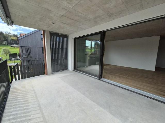 Erstbezug – 4.5 Zimmer im 2. Obergeschoss mit grossem Balkon