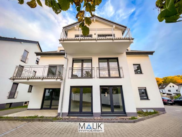 Erstbezug: Gut geschnittene 4 Zimmer Wohnung mit Balkon