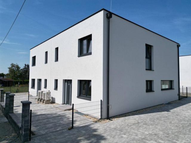 Erstbezug: Doppelhaushälfte mit Keller und kleinem Garten, hervorragender Grundriss!