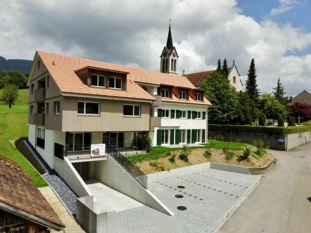Erstbezug! Exklusive 3.5 Zimmer Maisonettewohnung mit grosser Galerie & Aussicht
