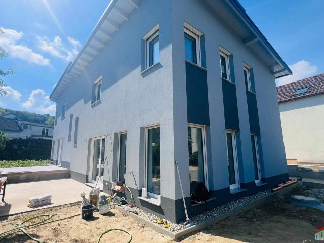 ERSTBEZUG! Familientraum in Ruhelage mit Eigengarten, PKW Stellplatz und Terrasse!