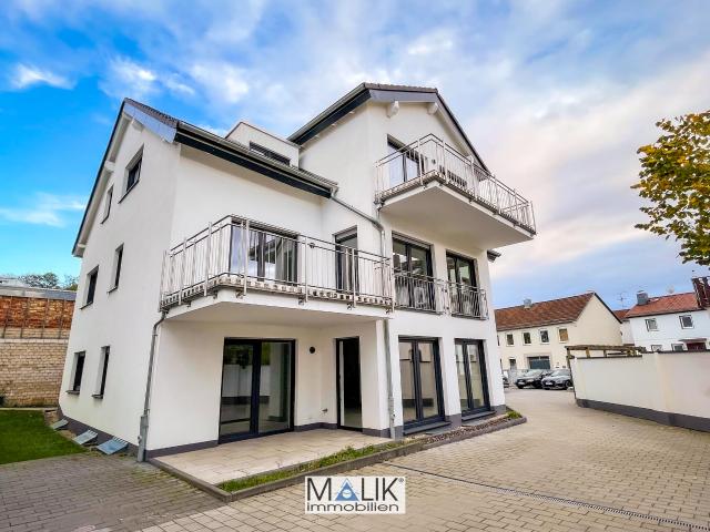 Erstbezug: Helle 3 Zimmer Dachgeschosswohnung mit Balkon