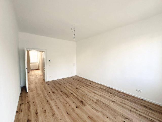 Erstbezug! Helle Altbauwohnung in Wien 2 Zimmer mit Stil & Charne