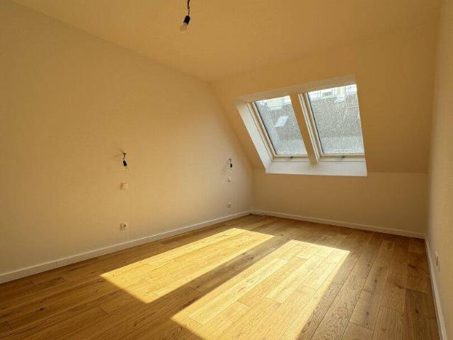 Erstbezug im Dachgeschoss: Moderne 3 Zimmer Wohnung mit Loggia in Ruhelage des 15. Bezirks