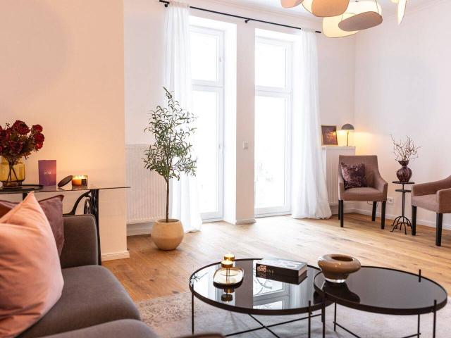 Erstbezug im stilvollen Altbau:3 Zimmer mit Balkon, Eichenparkett und hohen Decken in Berlin Pankow