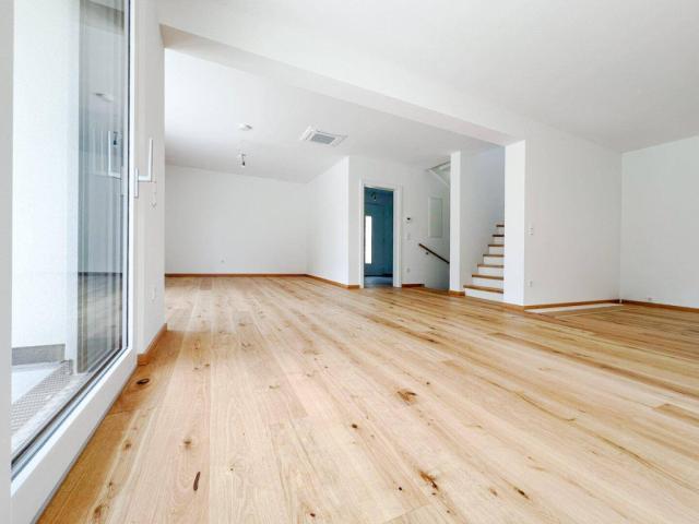 ERSTBEZUG in GRÜNLAGE IN ESSLING DOPPELHAUSHÄLFTE MIT GARTEN UND STELLPLATZ