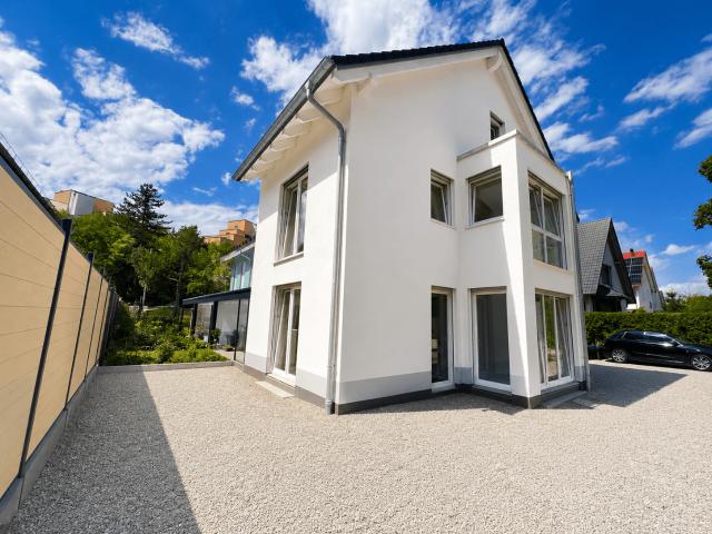 Erstbezug mit Stil: Modernes Reiheneckhaus für höchste Wohnansprüche