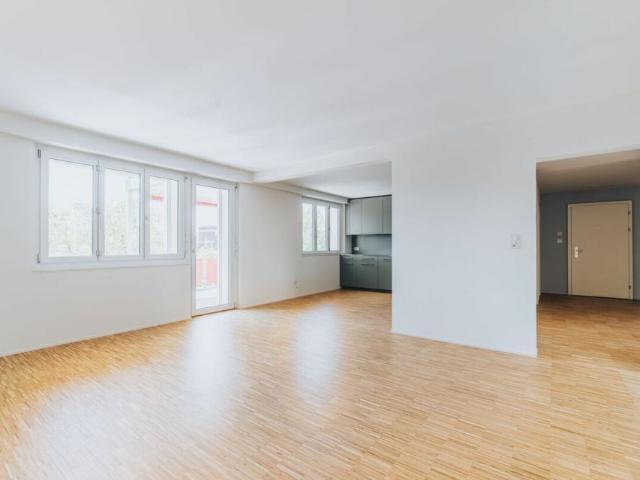 Erstbezug nach Komplettsanierung: 3.5 Zimmer Wohnung 90m2 mit vielen Extras