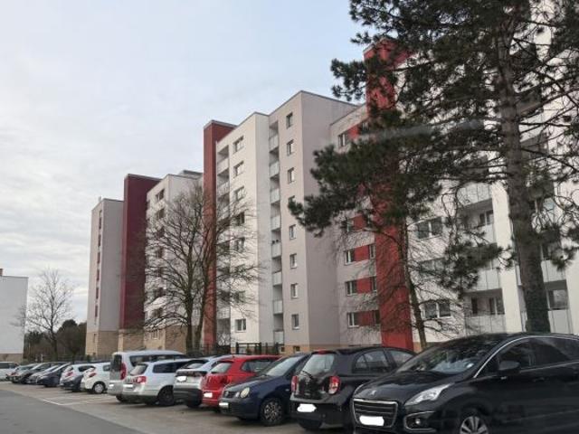 Erstbezug nach Sanierung, 2 Zimmer Wohnung im 3. OG zu vermieten !