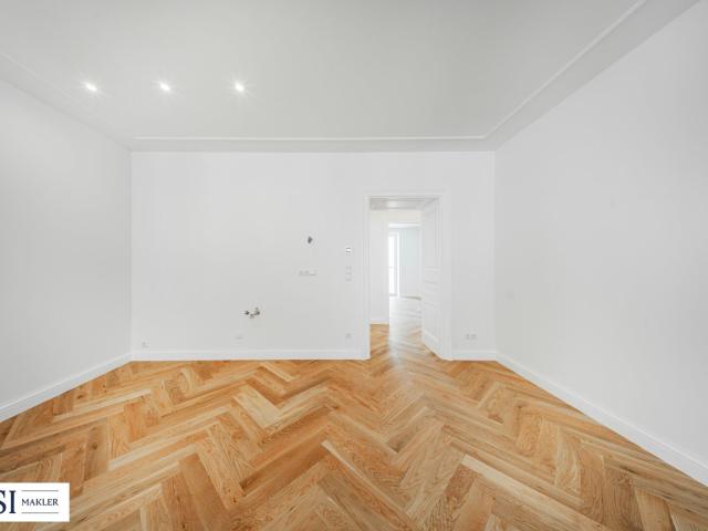 Erstbezug nach Sanierung: Altbau Charme trifft modernen Wohnkomfort mit Balkon