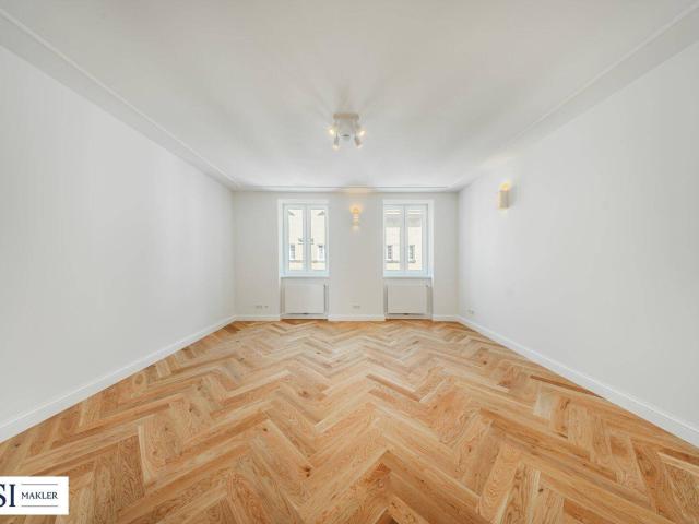 Erstbezug nach Sanierung: Altbau Charme trifft modernen Wohnkomfort mit Balkon