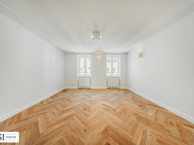Erstbezug nach Sanierung: Altbau Charme trifft modernen Wohnkomfort mit Balkon