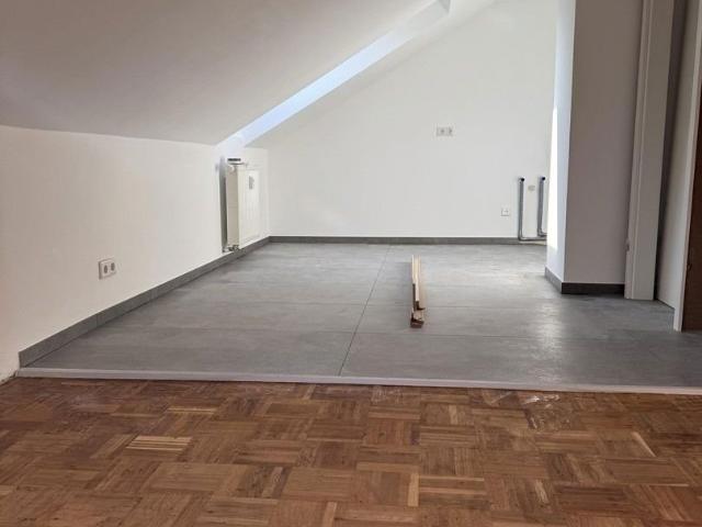 Erstbezug nach Sanierung Gemütliche 3 Zi DG Wg. mit Schlossblick und Balkon  Wallbox