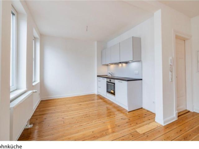 Erstbezug nach Sanierung: Moderne 2,5 Zimmer Altbauwohnung