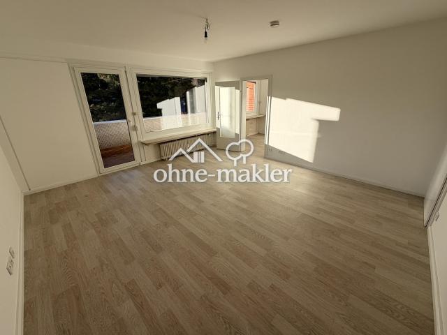 Erstbezug nach Sanierung: Moderne 3 Zimmer Wohnung mit großer Loggia & TG Stellplatz in Stellingen